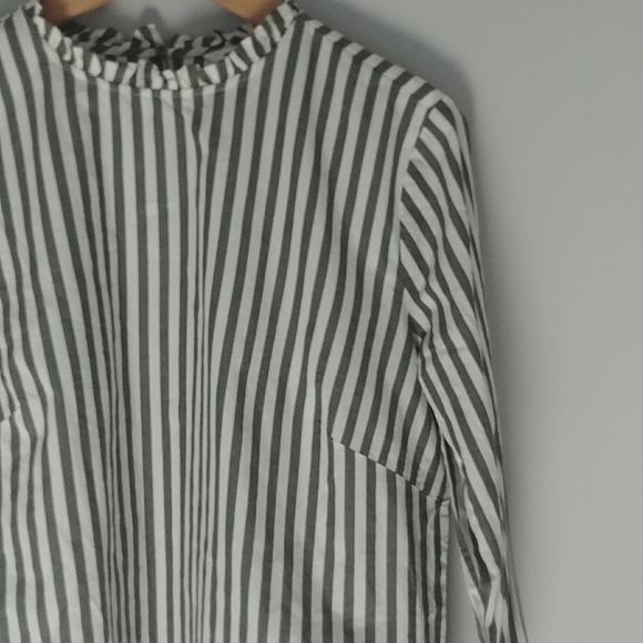 H & M Striped Ruffled Neck And Ruffled Sleeves High Low Top - Picture 3 of 10
